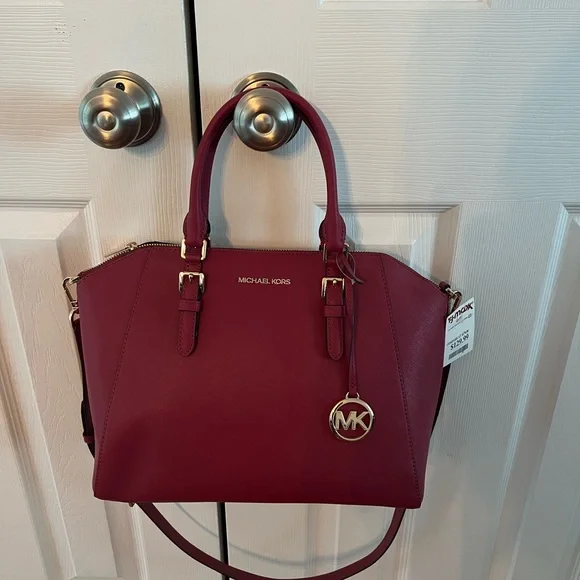 ❤️❤️Michael Kors Crossbody. New ! Never used. - Picture 2 of 3